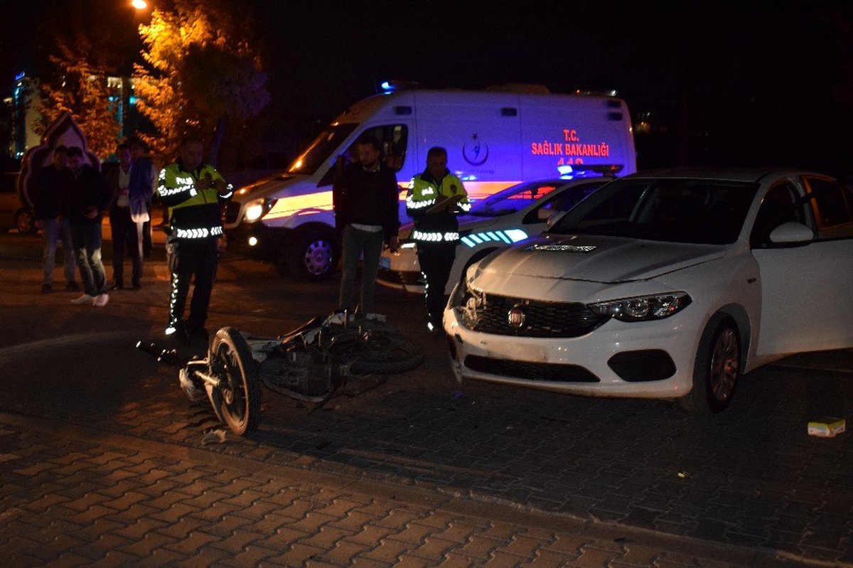 Malatya\'da otomobil ile motosiklet çarpıştı: 1 yaralı