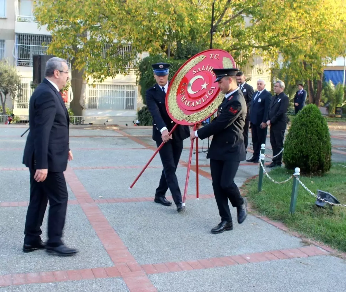 Manisa ilçelerinde 10 Kasım töreni