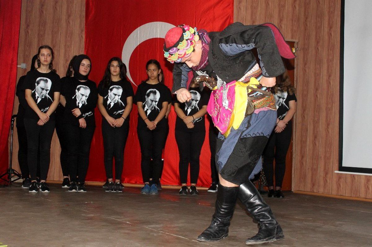 Manyas\'ta Atatürk törenlerle anıldı.