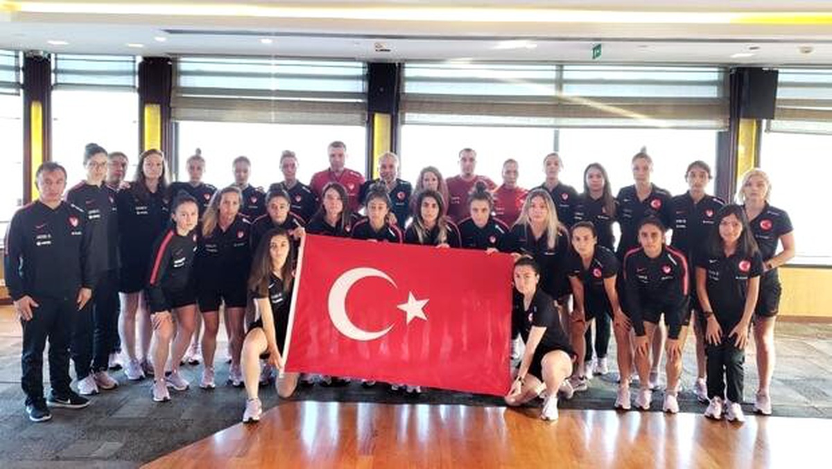 Milli futbolcular vefatının 81. yıl dönümünde Atatürk\'ü andı