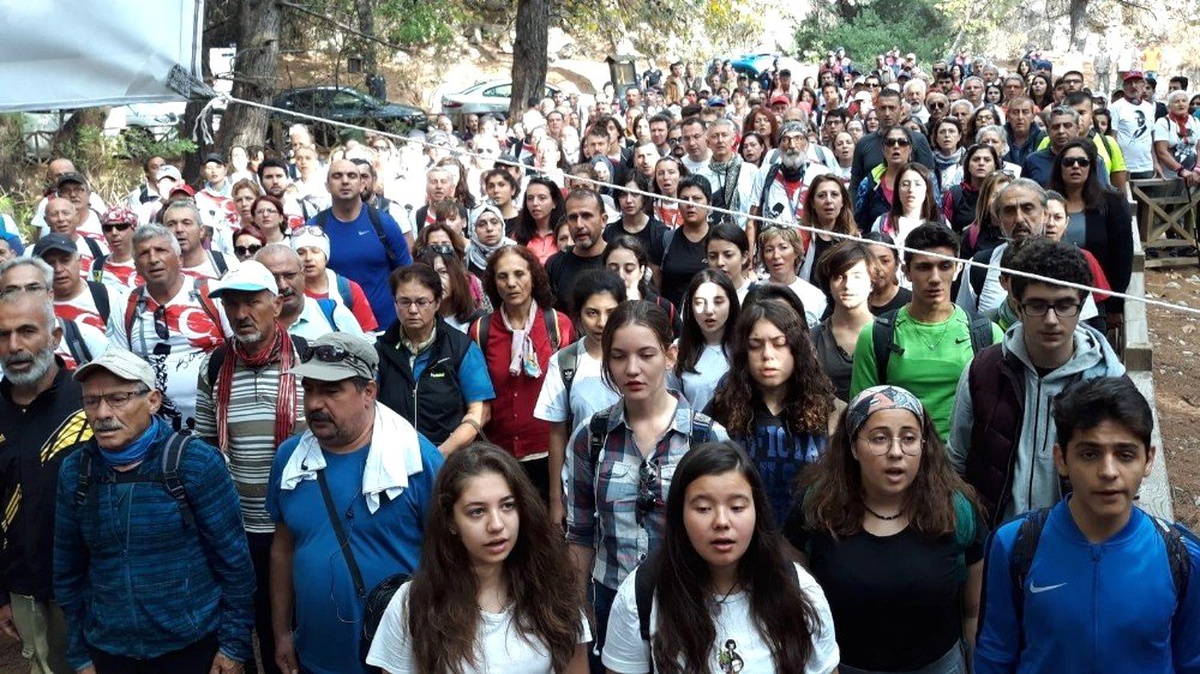 Milli Park\'ta Atatürk\'ü anma yürüyüşü