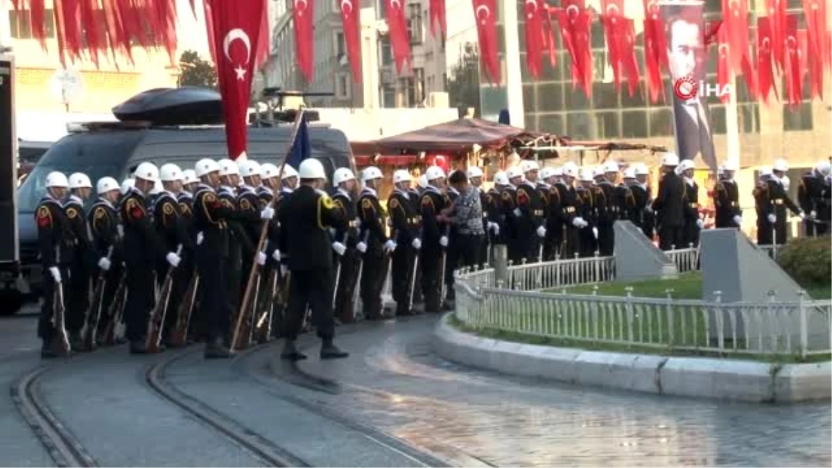 Mustafa Kemal Atatürk, vefatının 81\'inci yıl dönümünde Taksim\'de anıldı