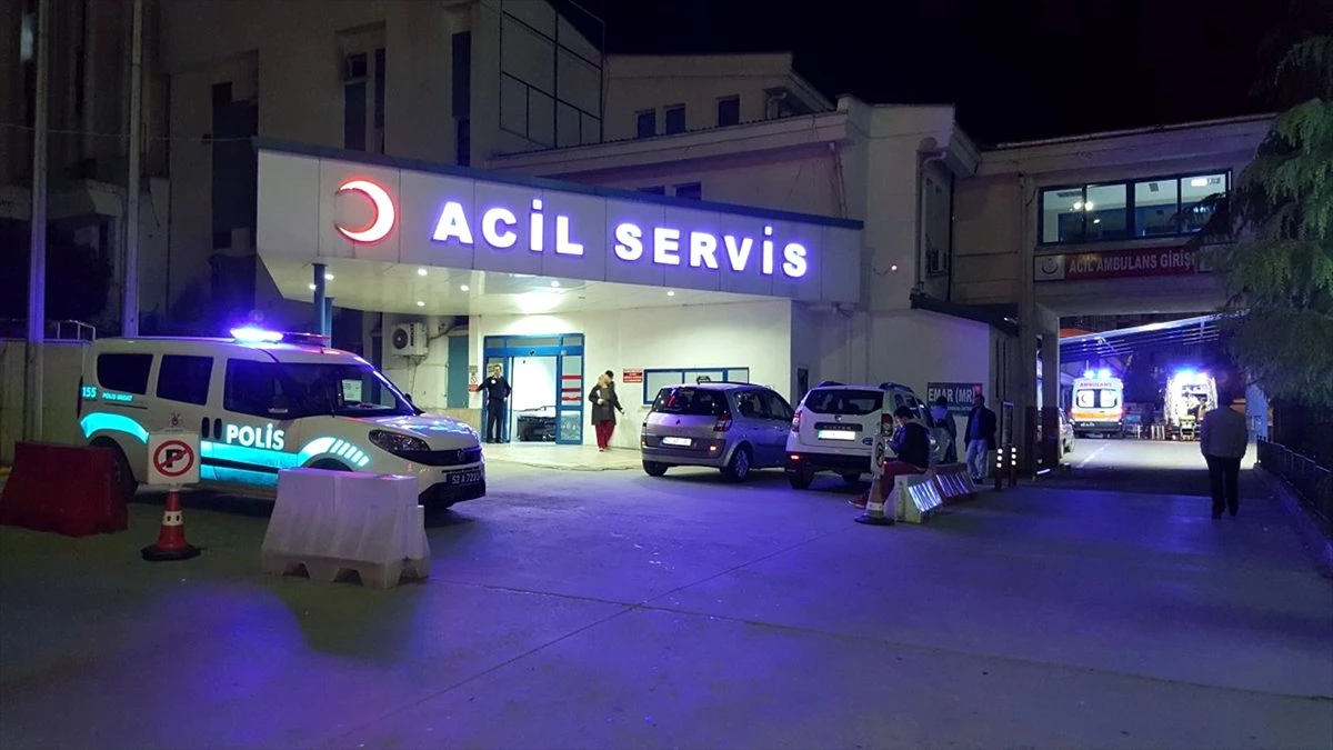 Ordu\'da otomobil ile hafif ticari araç çarpıştı: 6 yaralı