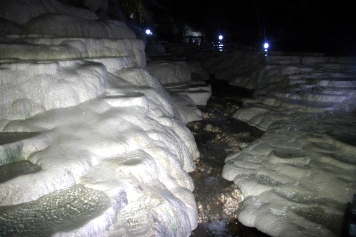 (Özel) Yer altındaki gizli Pamukkale: Kaklık Mağarası