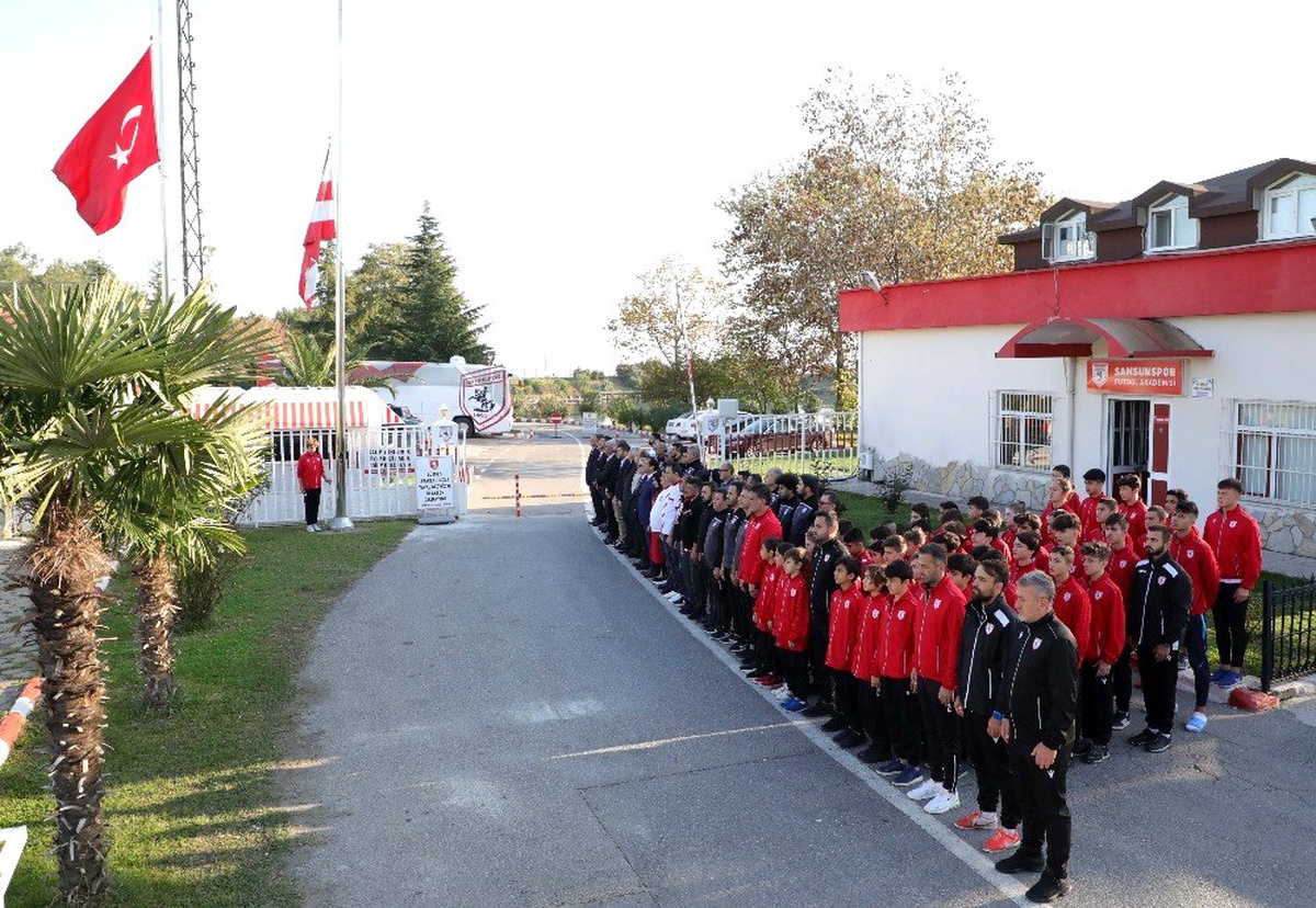 Samsunspor Atatürk\'ü andı