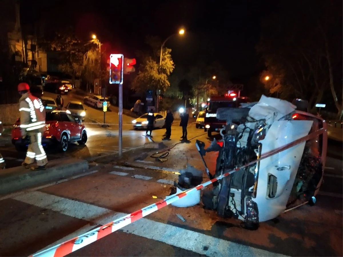 Sarıyer\'de panelvan araçla otomobil çarpıştı: 2 yaralı