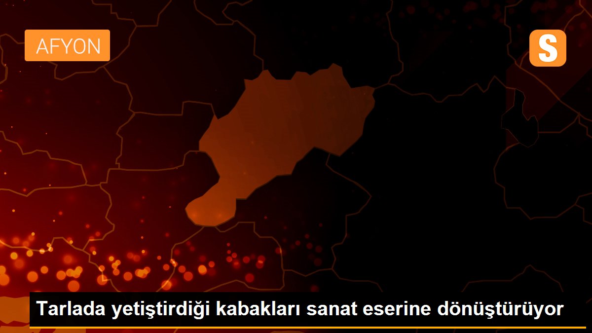 Tarlada yetiştirdiği kabakları sanat eserine dönüştürüyor