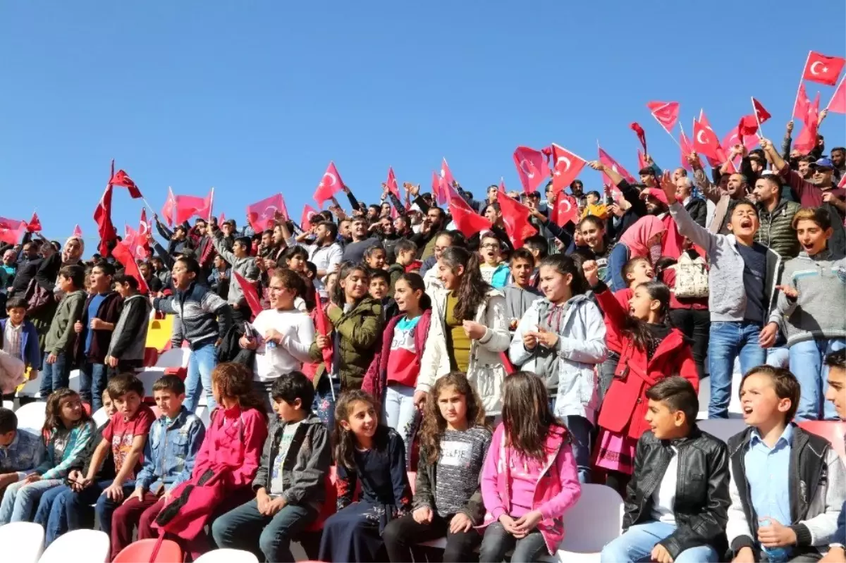 Van Büyükşehir Belediyesi, öğrencilere unutulmaz bir gün yaşattı