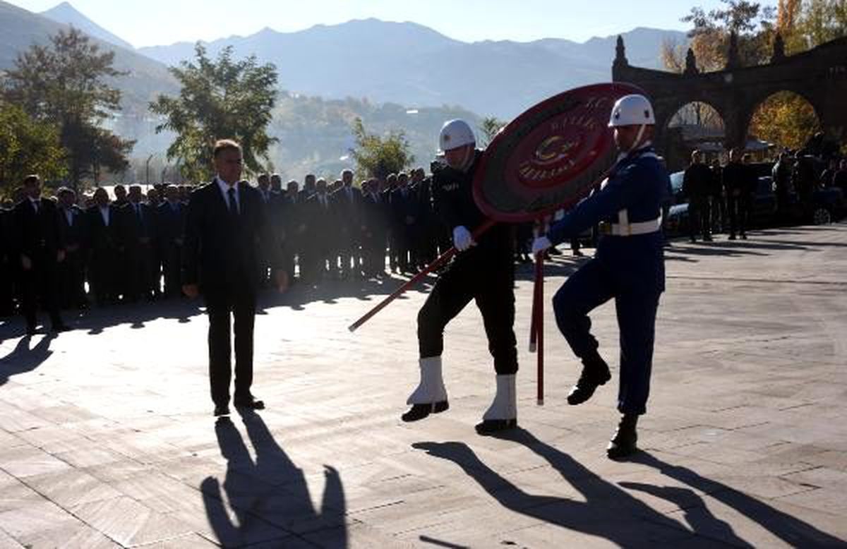Van, Hakkari ve Bitlis\'te, Atatürk anıldı