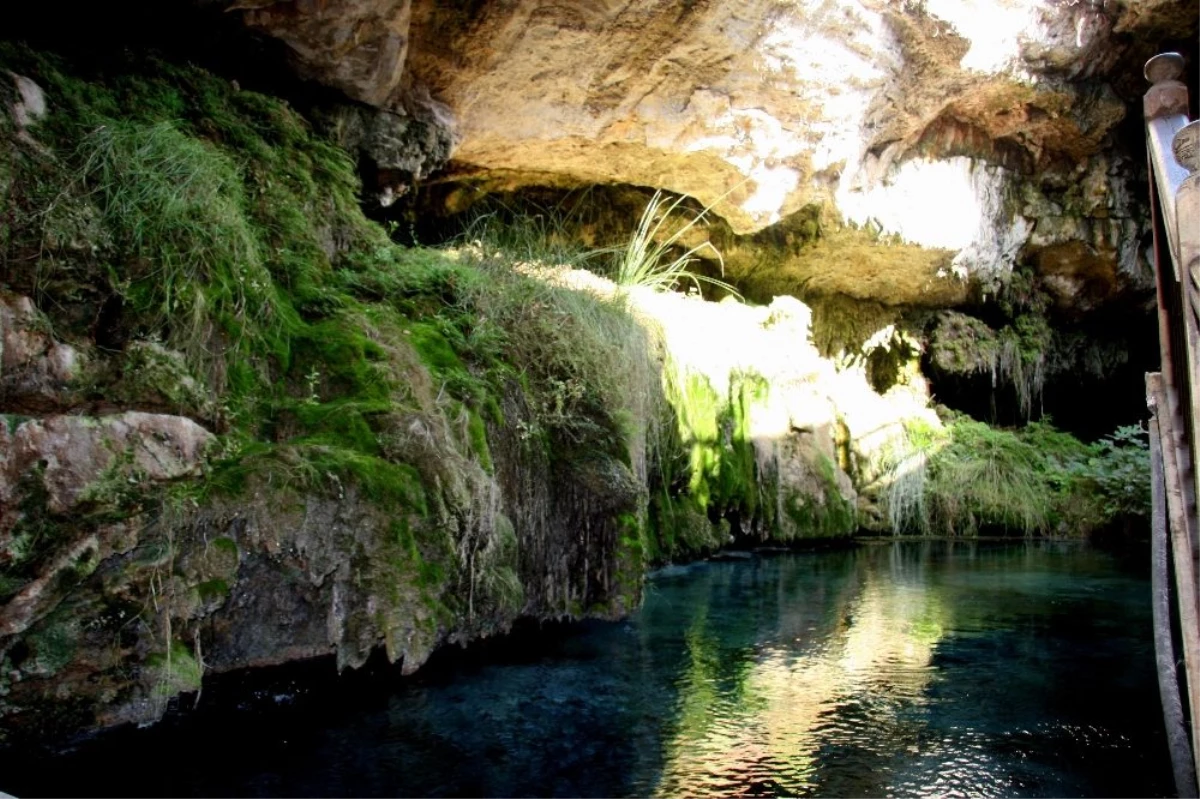 Yer altındaki gizli Pamukkale: Kaklık Mağarası