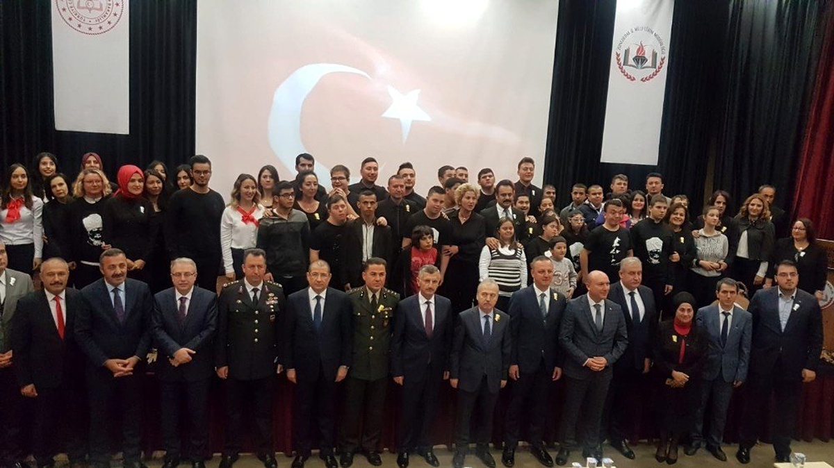 10 Kasım\'da bir ilk, "Bizim Dilimizle Atatürk" büyük ilgi gördü