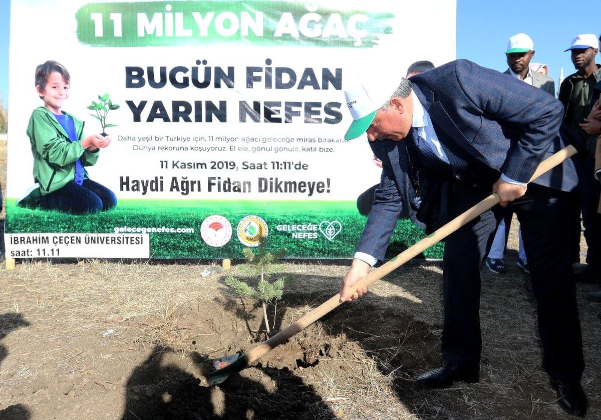 Ağrı İbrahim Çeçen Üniversitesi\'nde 5 Bin Fidan "Geleceğe Nefes" oldu
