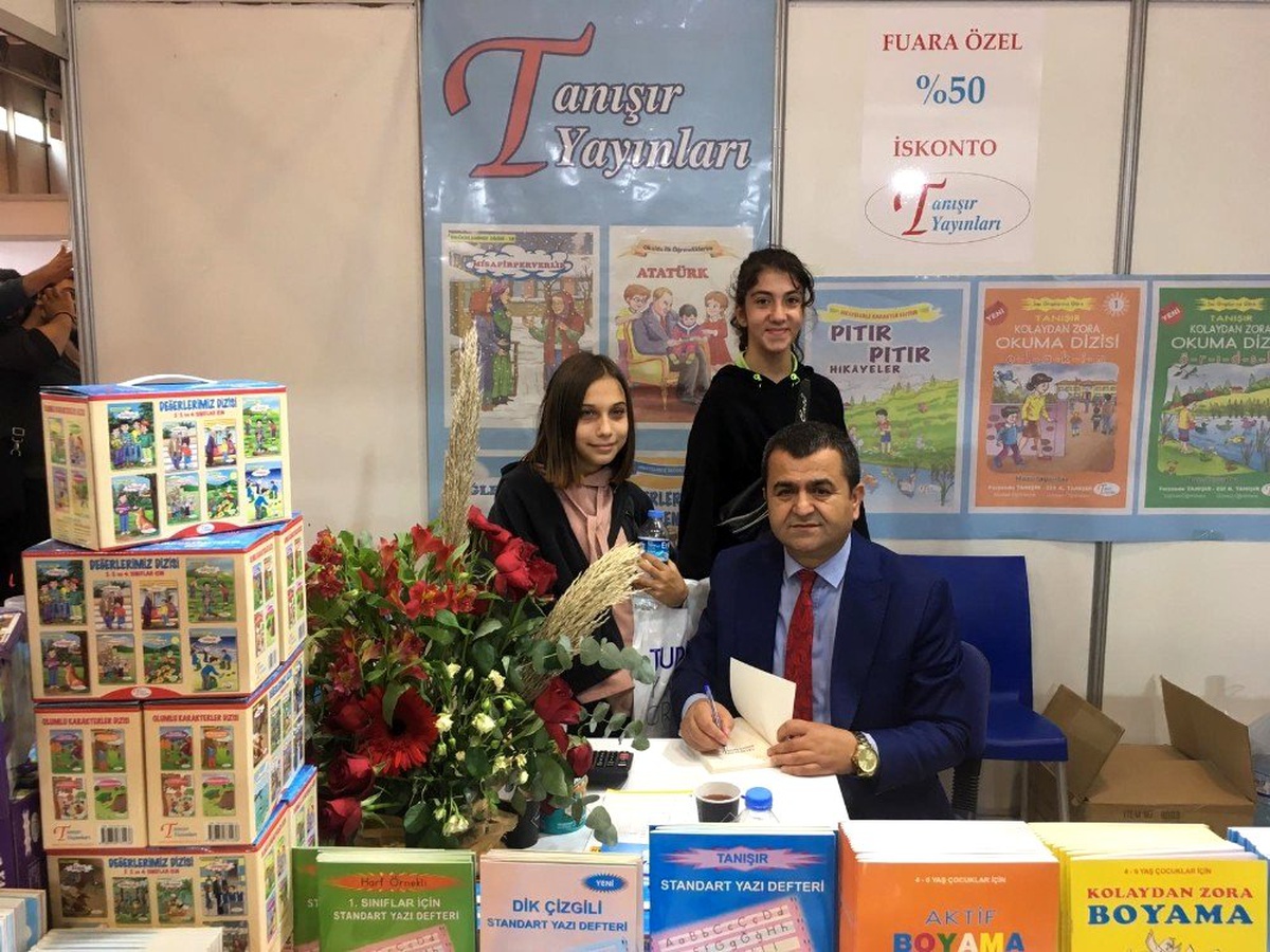 Ağrılı yazar Ferzende Tanışır TÜYAP\'ta Ağrı\'yı anlattı