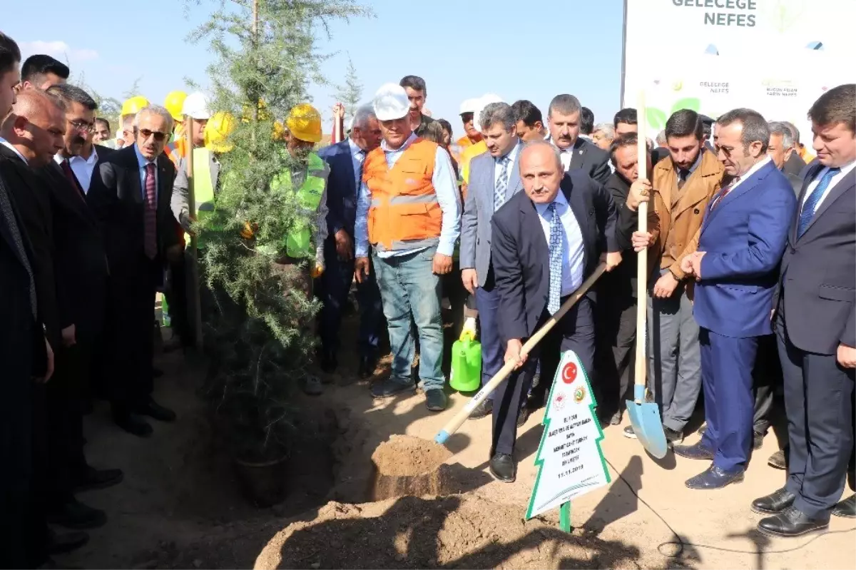 Aksaray\'da "Geleceğe Nefes" sloganıyla 90 bin fidan toprakla buluşturuldu