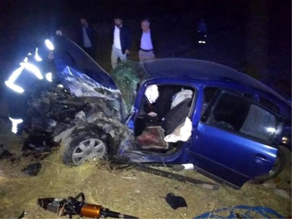 Aksaray\'da iki otomobil çarpıştı: 8 yaralı