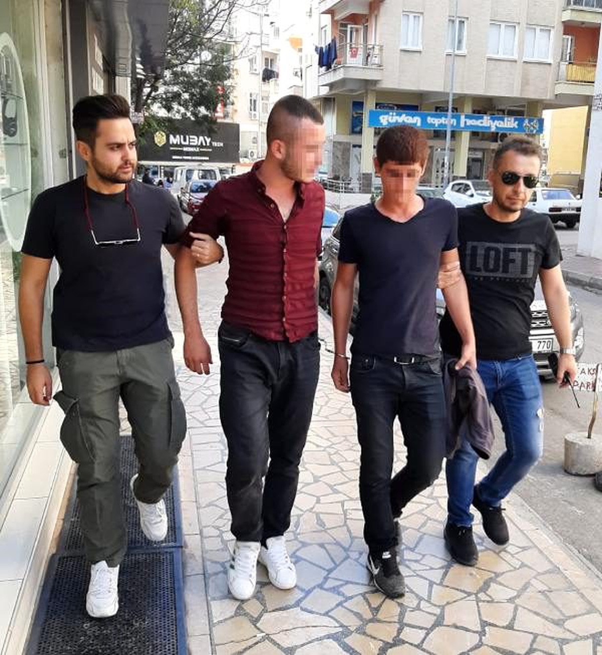 \'Annemizi arayacağız\' diye aldıkları telefonu çaldılar