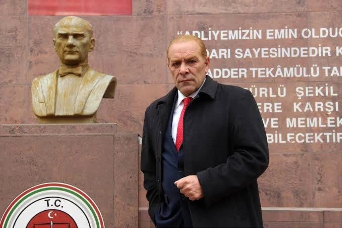 Atatürk\'e benzeyen Göksel Kaya, kendisini eleştirenlere yanıt verdi
