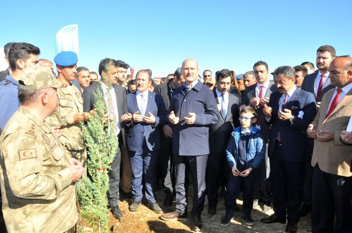 Bakan Soylu, Namaz Dağı üs bölgesinde fidan dikim etkinliğine katıldı