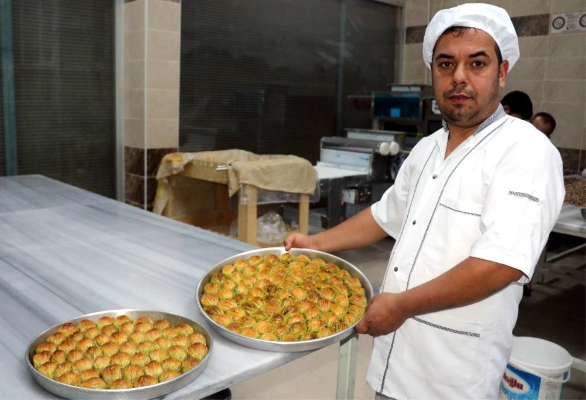 Ucuz tepsi almak isteyen baklavacılar dolandırıldı