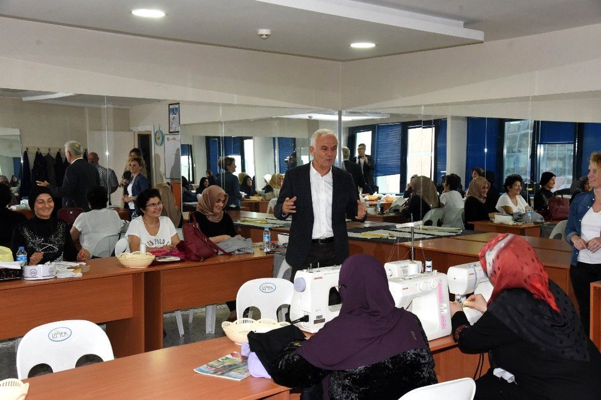 Başkan Vekili Çakır, "Kadınların yanındayız"