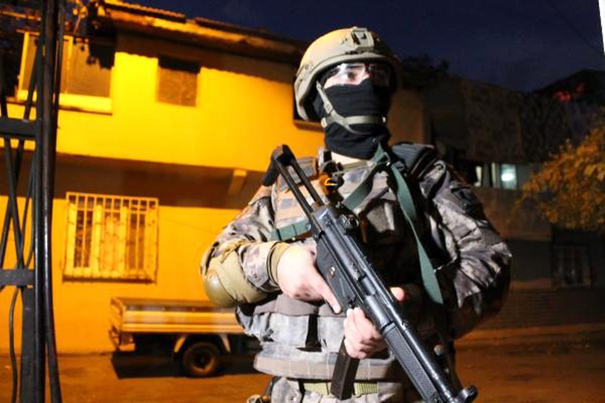 Bursa\'da uyuşturucu satıcılarına bin polisle şafak operasyonu