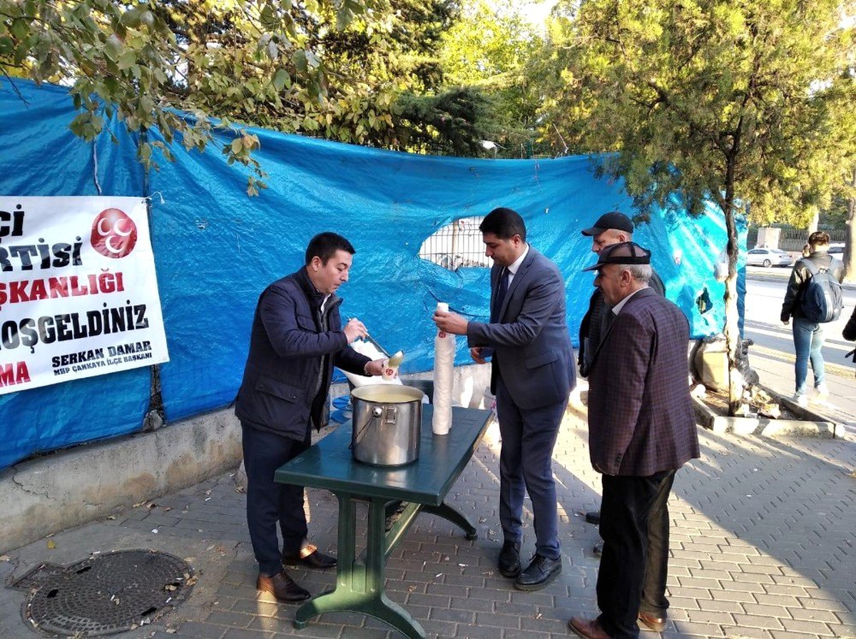 Çankaya MHP\'den vatandaşlara ücretsiz çorba ikramı