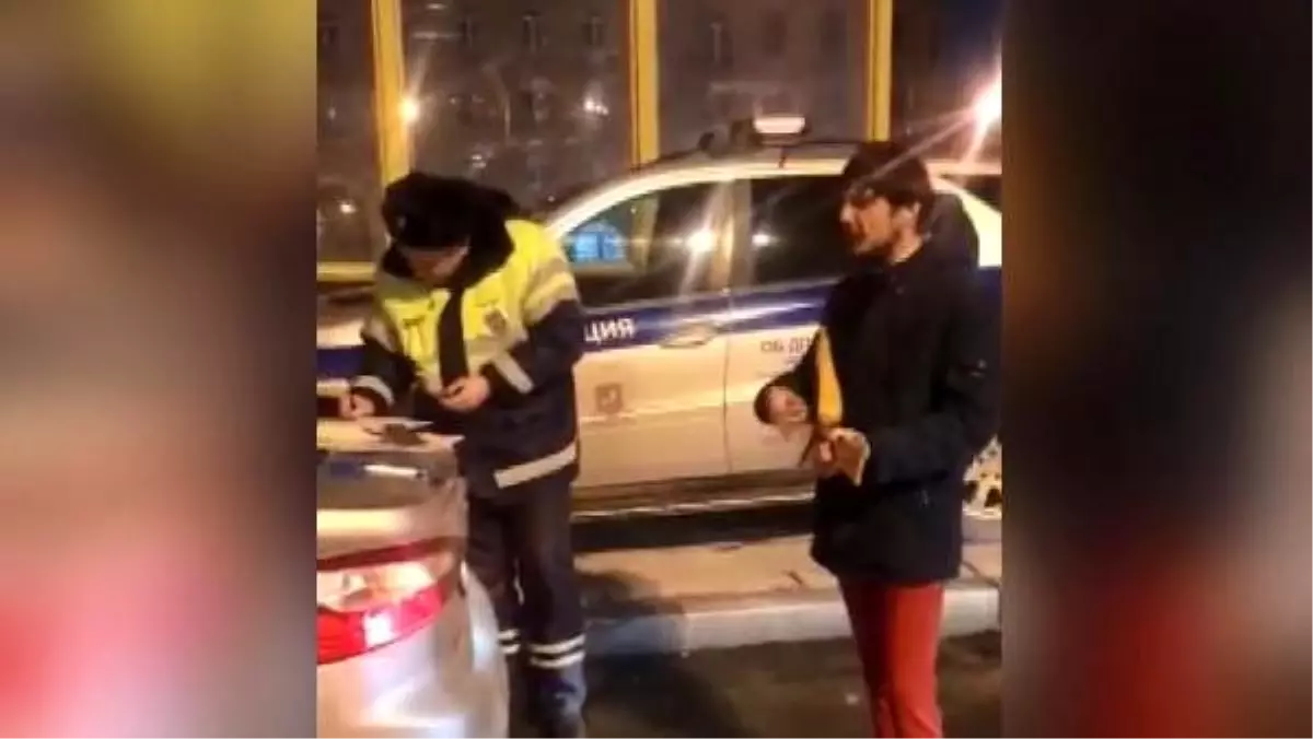 Ceza yazan polise balalayka ile konser verdi