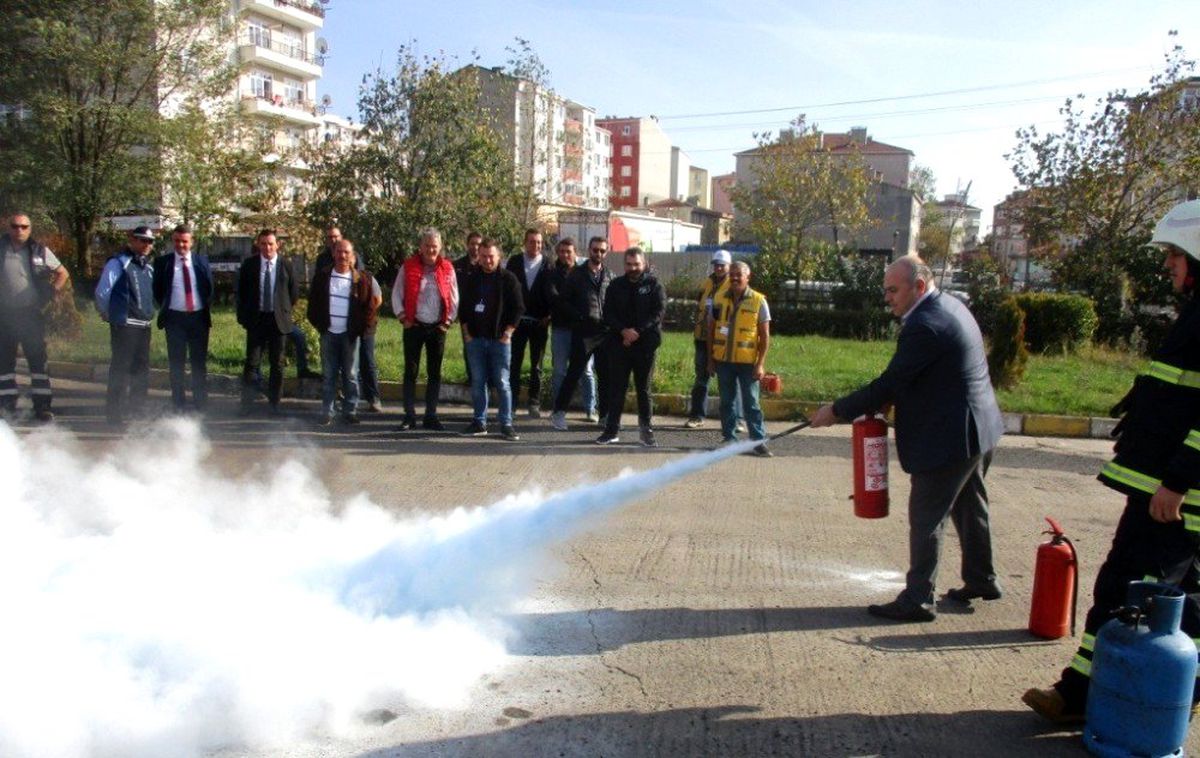 Çorlu Belediyesi personeline yangın söndürme eğitimi