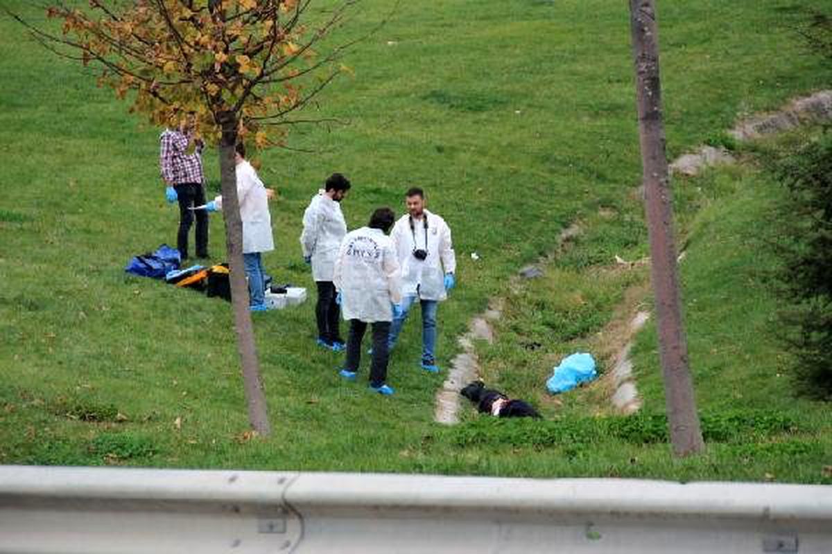 Esenyurt\'ta boş arazide erkek cesedi bulundu