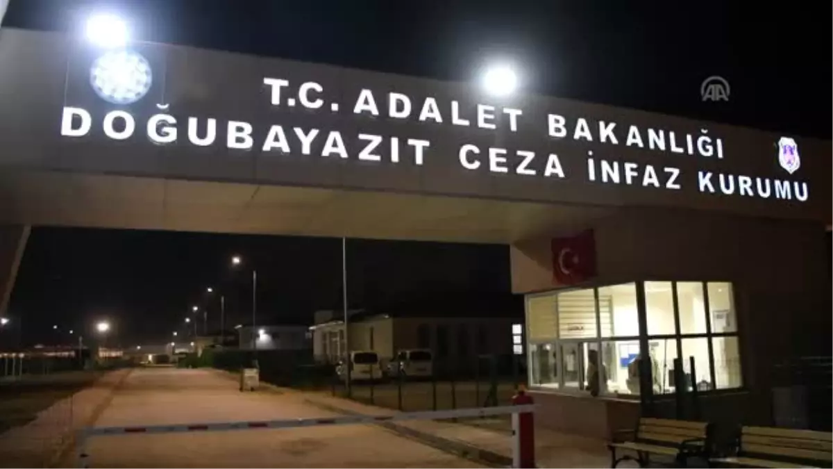 Eşinin yüzünü naylon poşet eritip yakan kişi tutuklandı