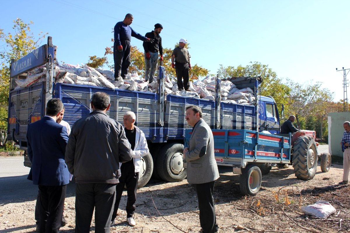 Fakirlere yakacak dağıtıldı