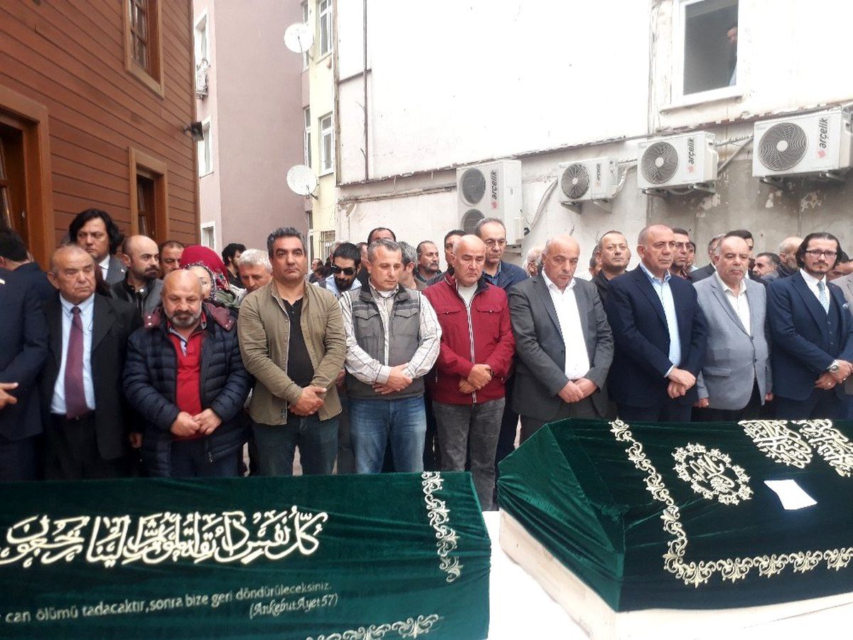 Fatih\'te evde ölü bulunan kardeşler son yolculuğuna uğurlandı