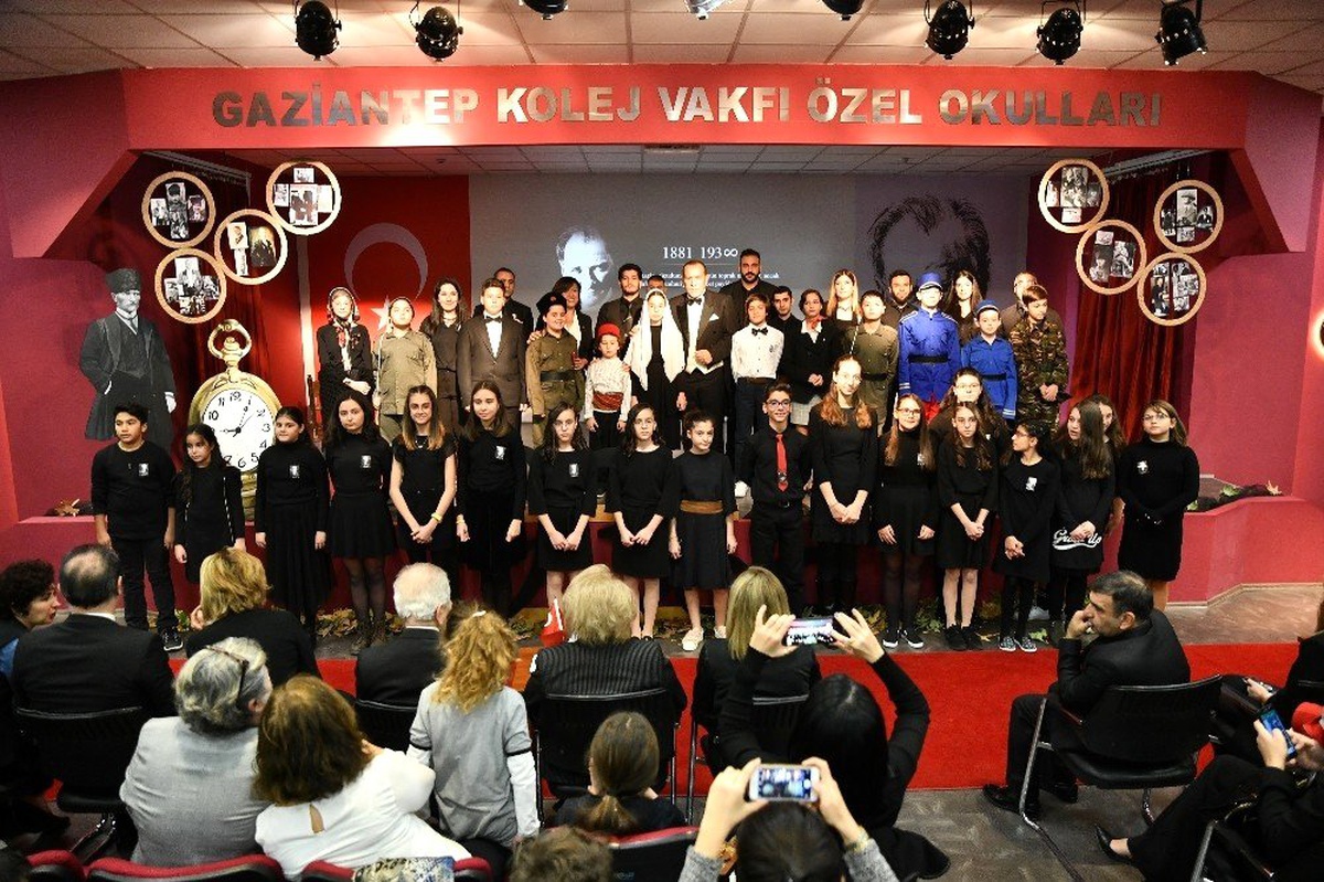 GKV\'li öğrenciler Atatürk\'ün anıları canlandırdı