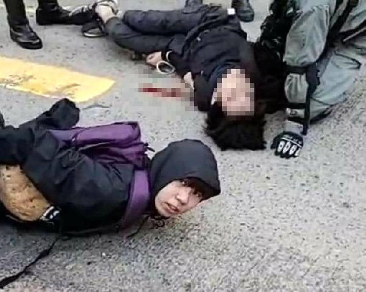 Hong Kong protestolarında bir öğrenci polis tarafından vuruldu