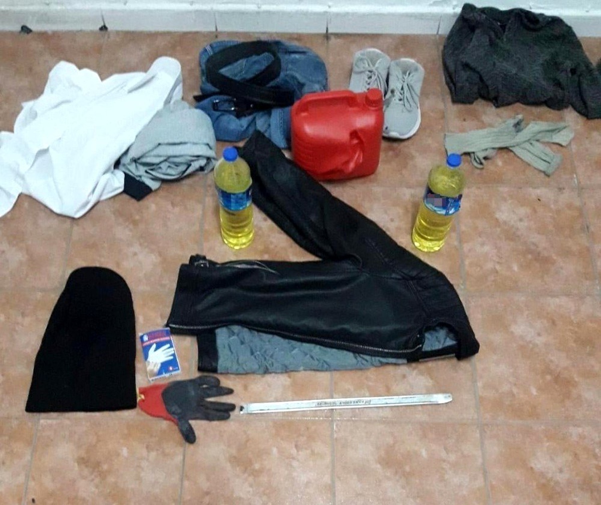 İz bırakmamak için hırsızlık yaptıkları evi yakacaklarmış