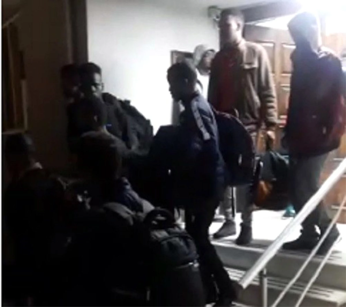 İzmir\'de operasyon: 22 düzensiz göçmen yakalandı