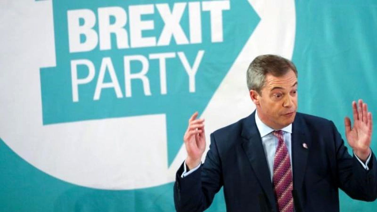 Johnson\'a seçim hediyesi: Anlaşmasız Brexit isteyen parti Muhafazakarlar\'a karşı aday çıkarmayacak