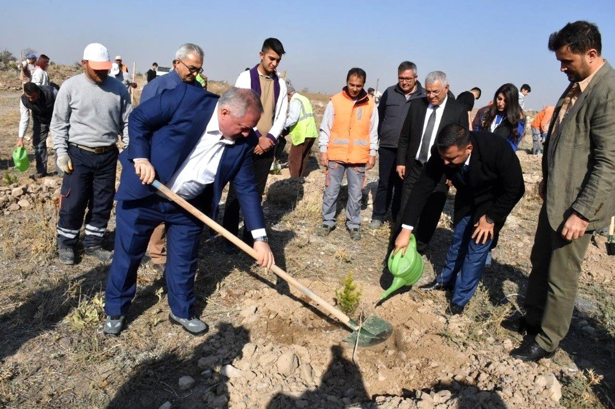 Kayseri OSB\'den Geleceğe Nefes Seferberliği\'ne 500 Fidanla Destek