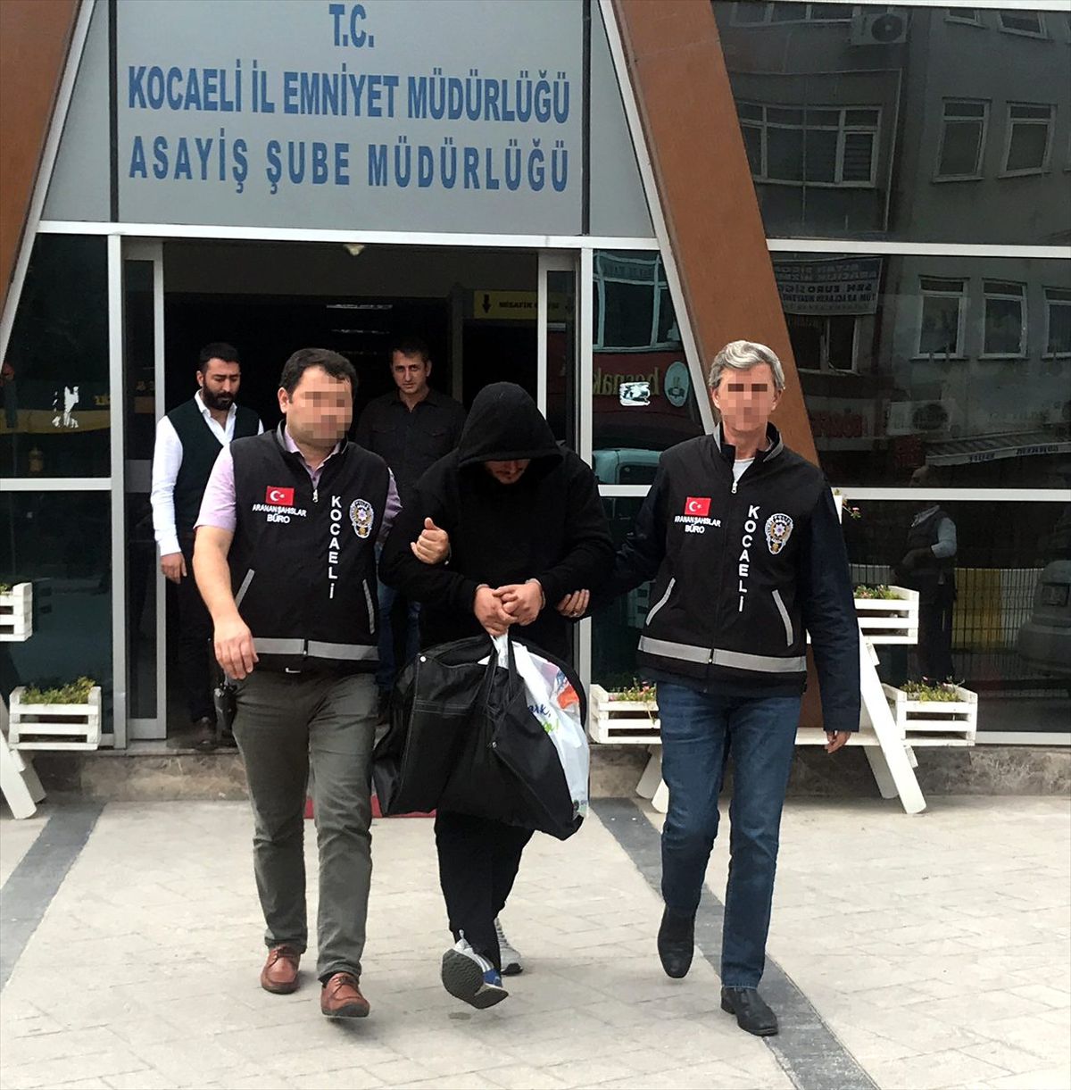 Kocaeli\'de saklandığı konteynerde yakalanan cinayet şüphelisi tutuklandı