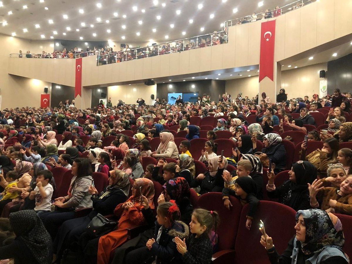Mamaklı çocuklar, Mevlit Kandili programında, Hz. Muhammed\'in (s.a.v) hayatını öğrendi