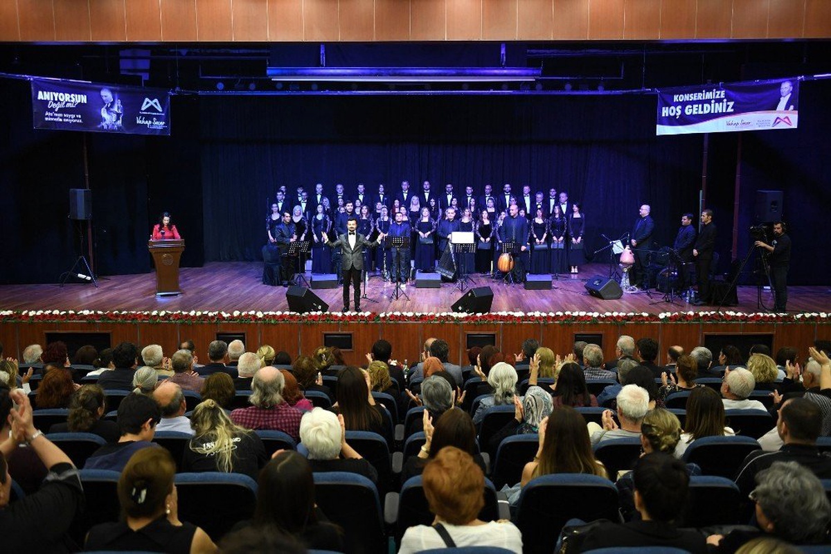Mersinliler, Atatürk\'ü sevdiği şarkılarla andı