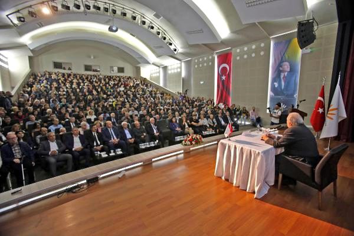 Ortaylı, Atatürk\'ü anlattı, dinleyiciler salona sığmadı