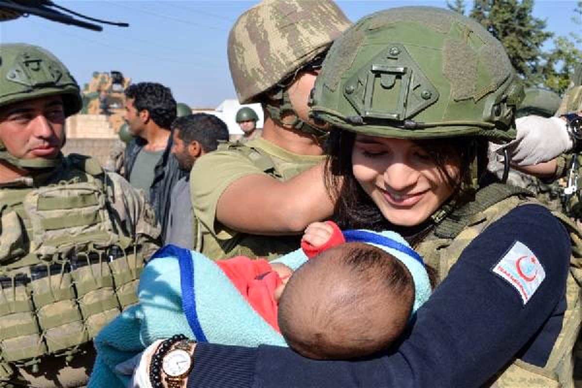 Resulayn\'ın doğusunda insani yardımlar dağıtıldı