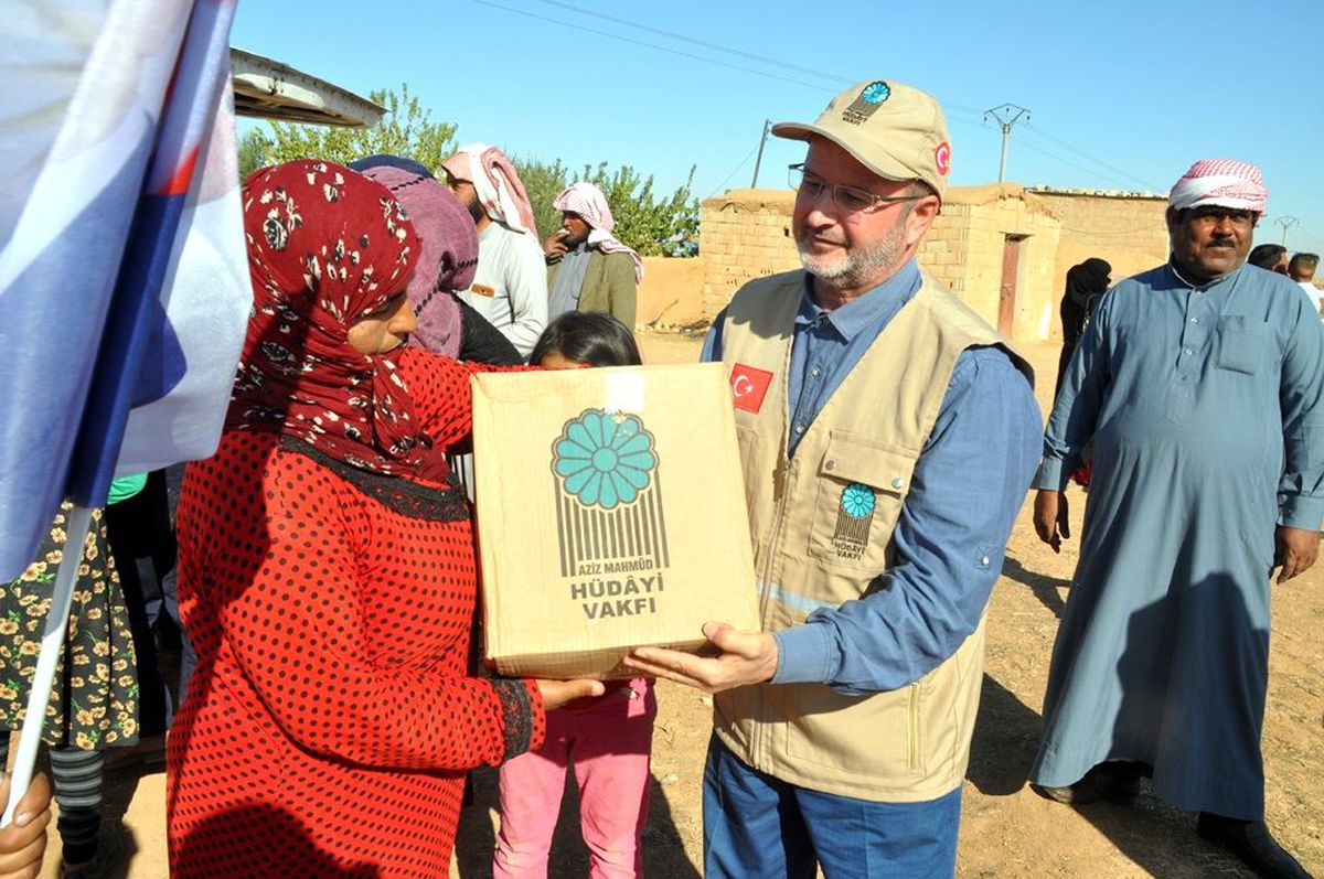 Tel Abyad\'a insani yardım devam ediyor