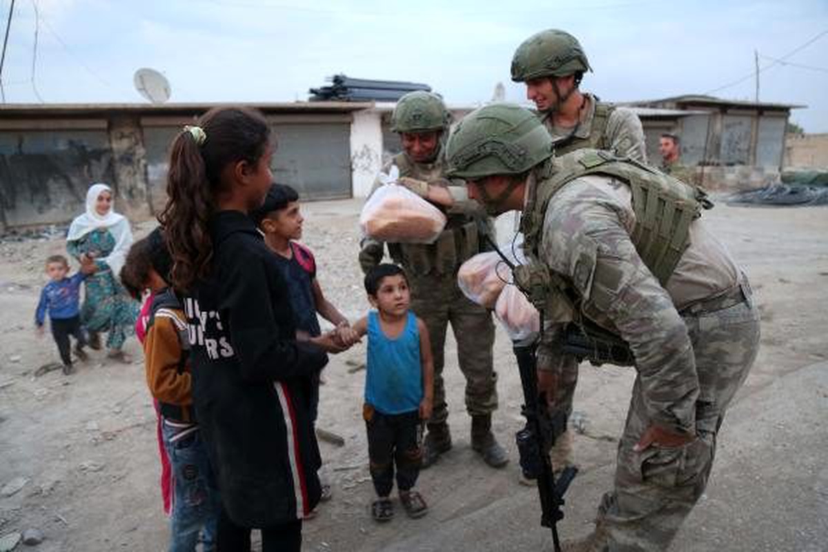 Teröristlerden temizlenen Tel Abyad ve Resulayn\'a insani yardım
