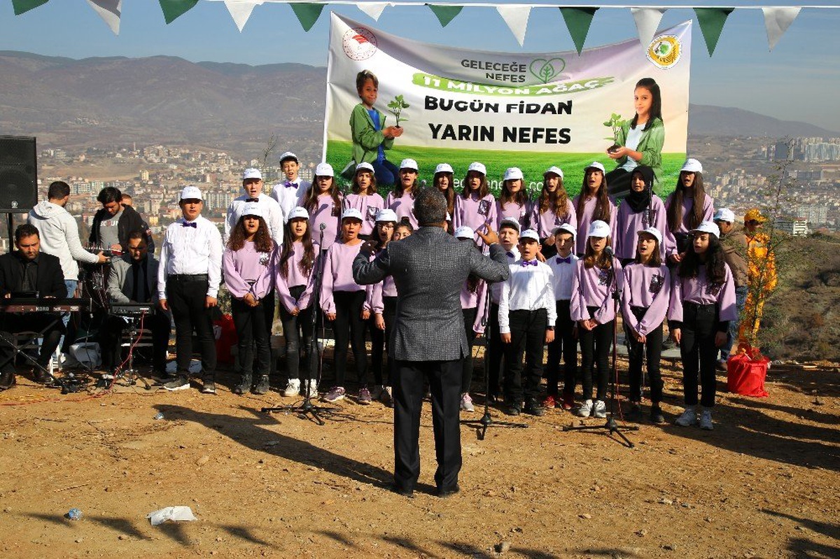 Tokat\'ta fidanlar özel marş eşliğinde toprakla buluştu