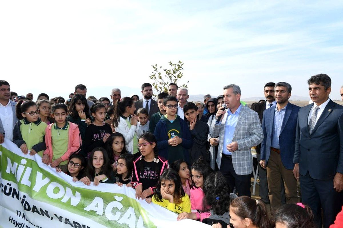 Yeşilyurt\'ta bin 111 adet fidan dikildi