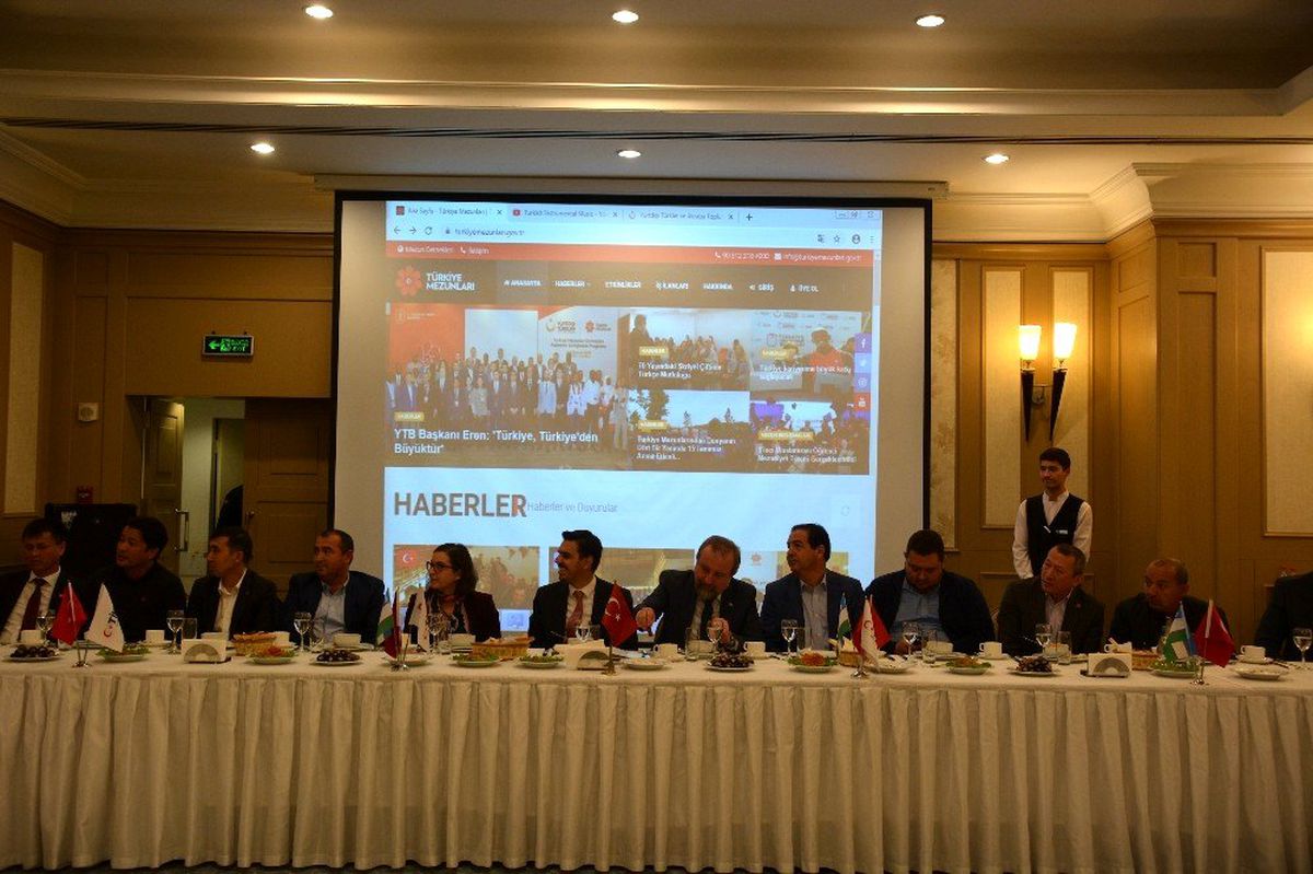 YTB Başkanı Eren, Taşkent\'te Türkiye mezunlarıyla bir araya geldi