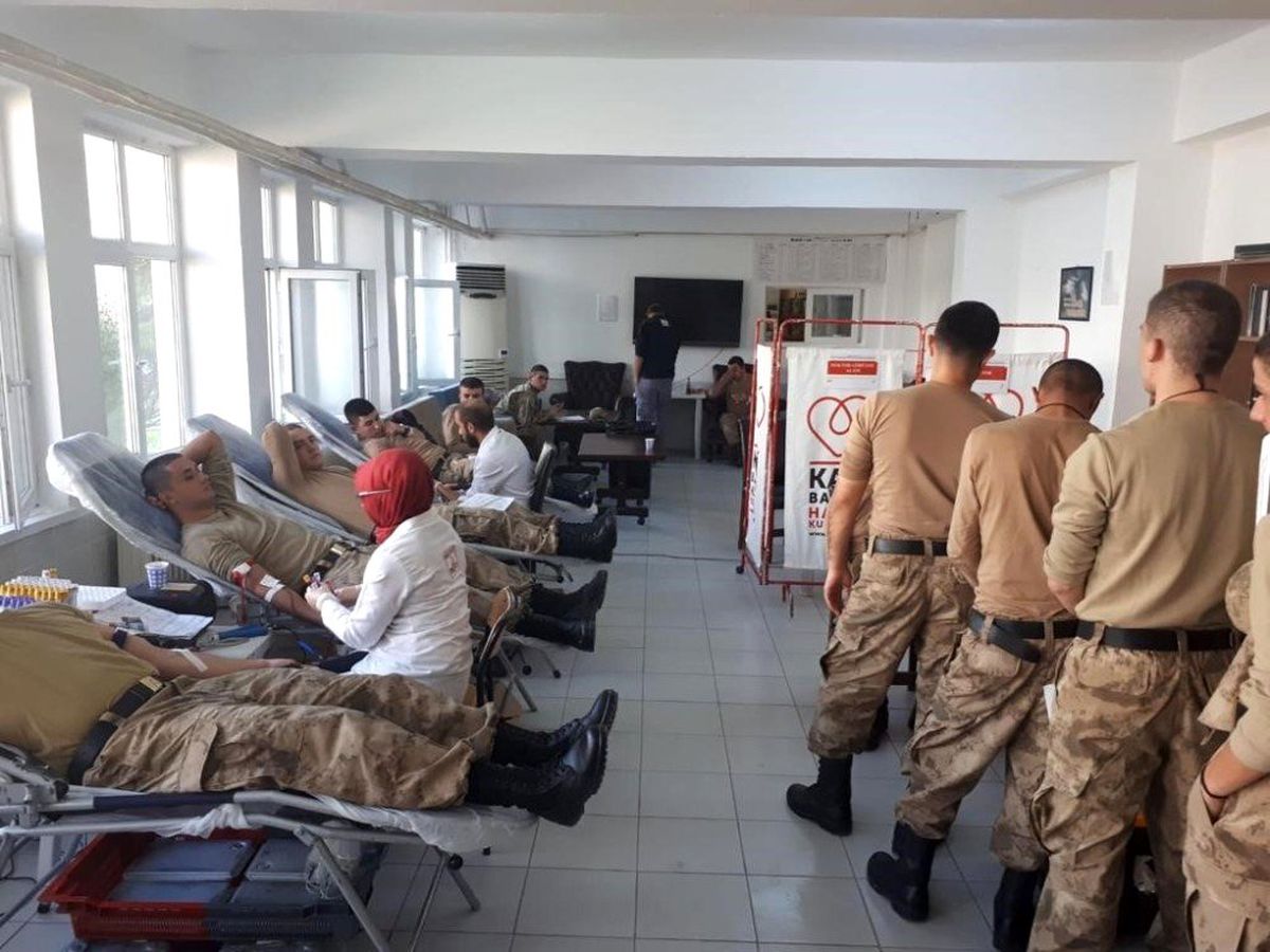 30 komando kan bağışında bulundu