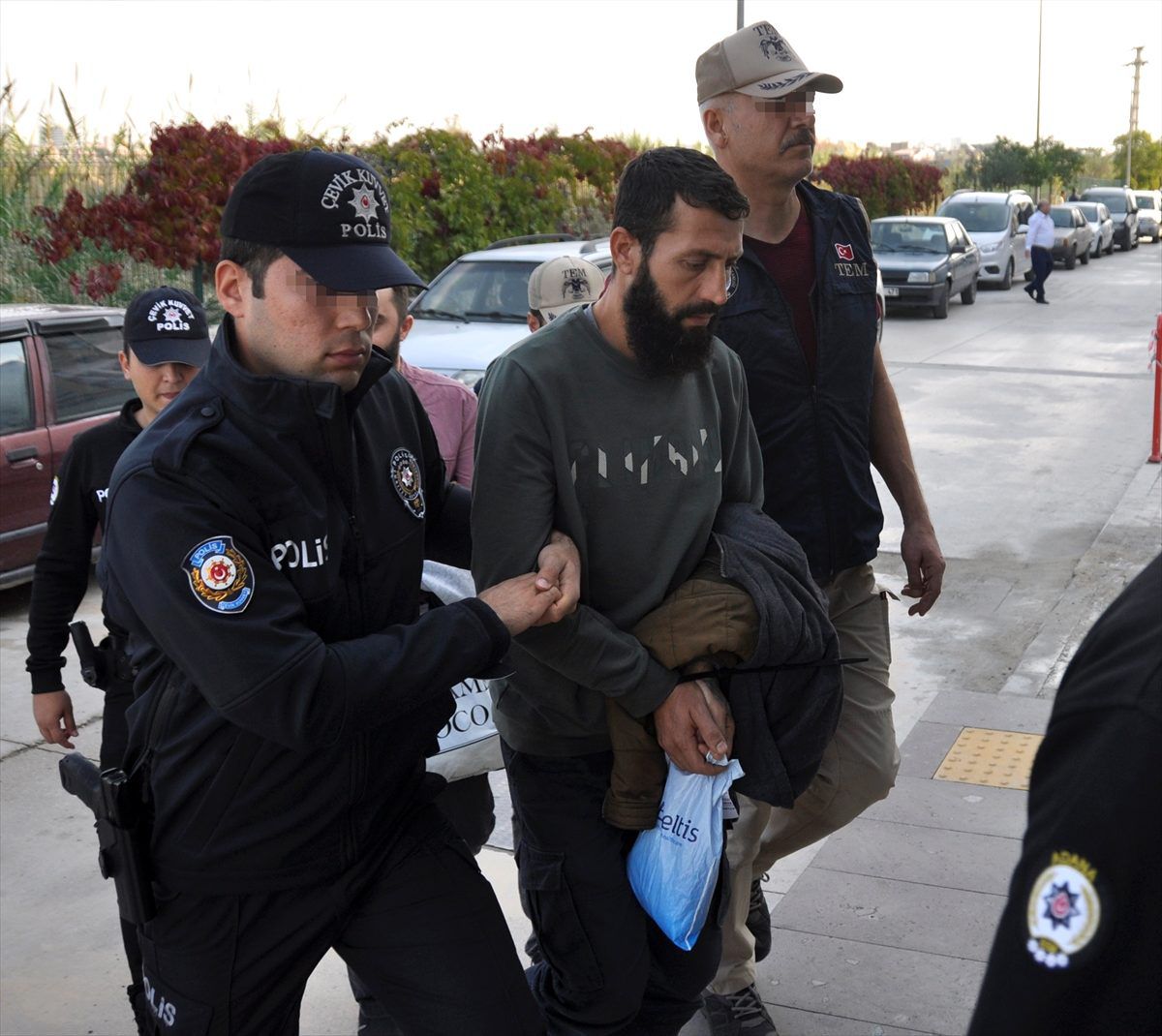 Adana\'da DEAŞ ve El Kaide operasyonunda yakalanan 7 Suriyeli sınır dışı edilecek